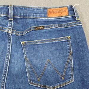 Wrangler Jeans Women's 32M Blue High Rise Bold Boot Western Cowgirl Rodeo